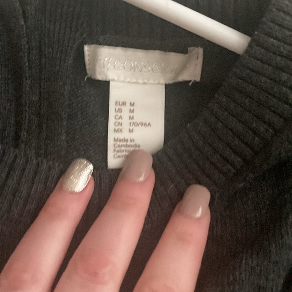 H&M WOMANS SWEATER - Picture 6 of 6